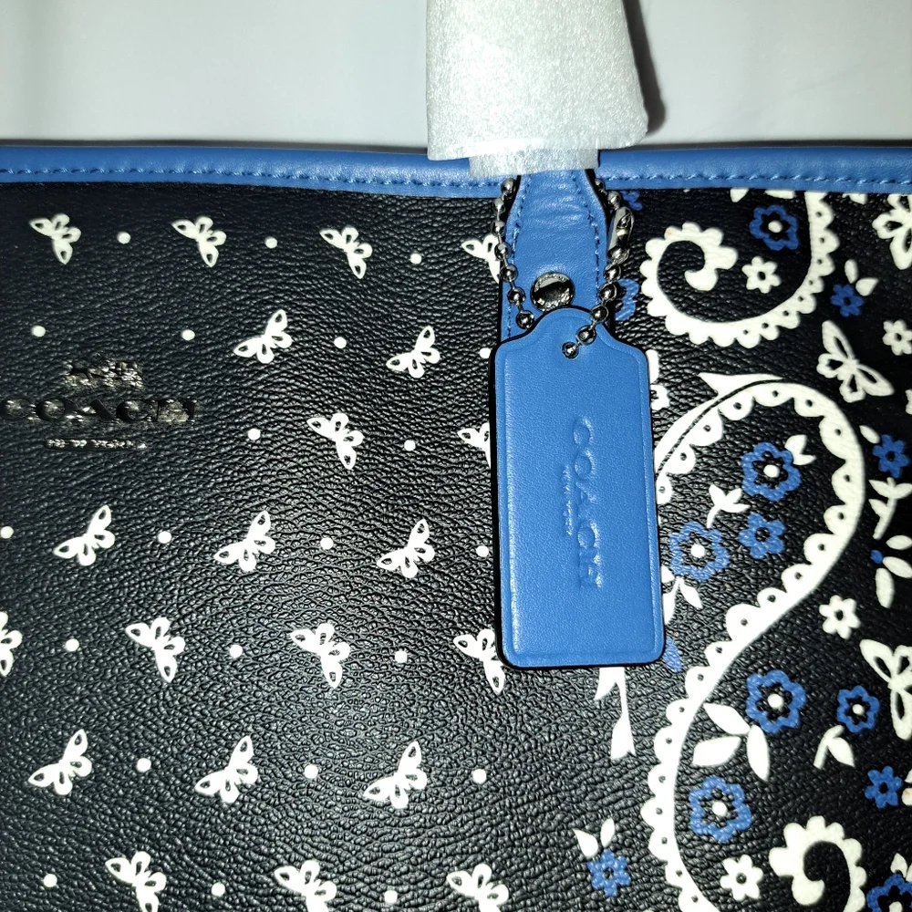 NWT🤍🖤💙🎀🎀 Coach Butterfly Bandana City Zip Tote